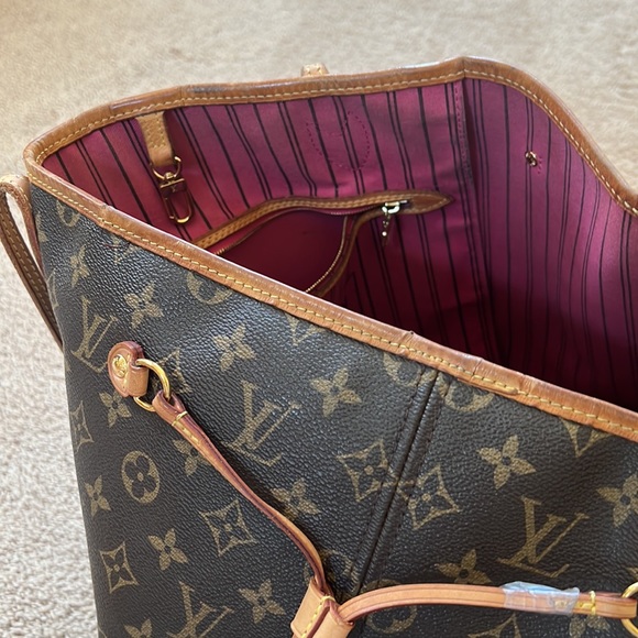 Authentic Neverfull GM Monogram PINK inside lining comes with receipt 2018 - Picture 15 of 17